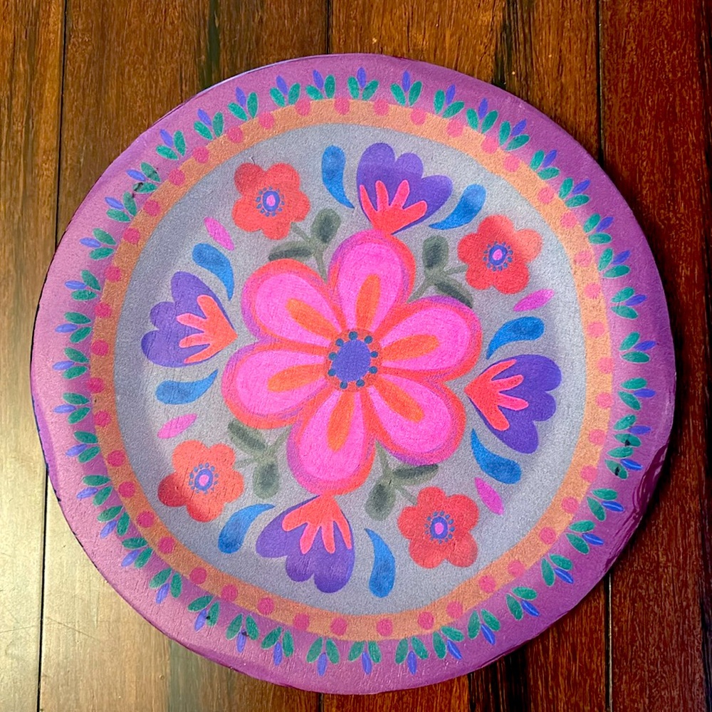 Folk flower wooden plate